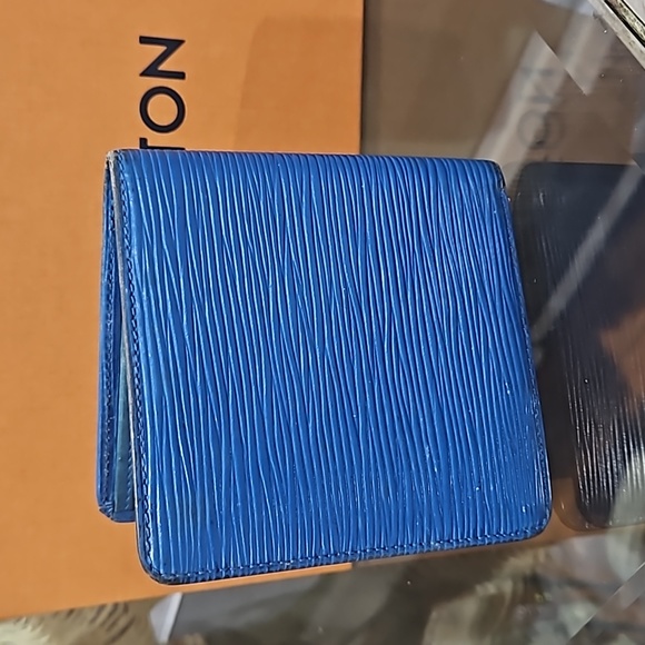 HP! Louis Vuitton Blue Epi Leather Bifold Wallet EUC - Picture 10 of 10